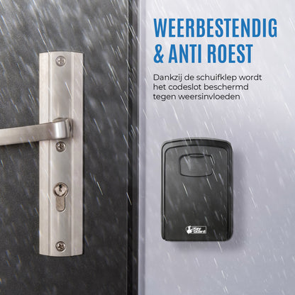 Sleutelkluis XL van KeyGuard, weerbestendig en bevestigd aan een deur met regenbescherming.